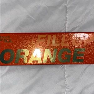 Touch in Sol Fill up Orange Eye Shadow palette